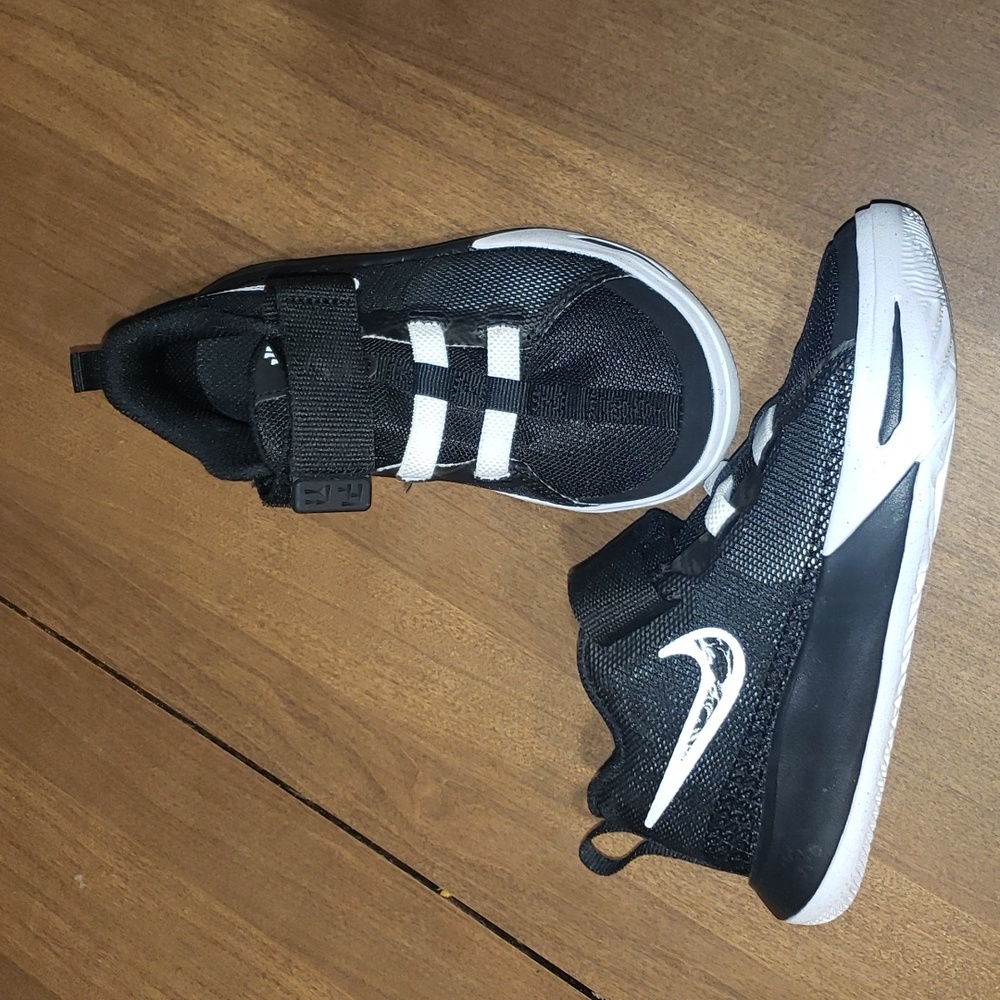 Size 11 boys nike shoes